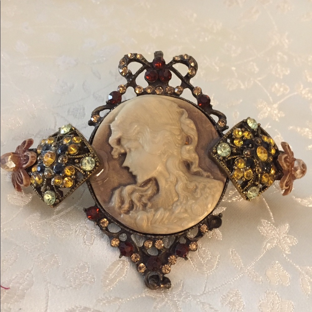 Beautiful hair clip made with various beads